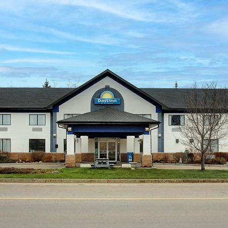 Days Inn By Wyndham Whitecourt Esterno foto