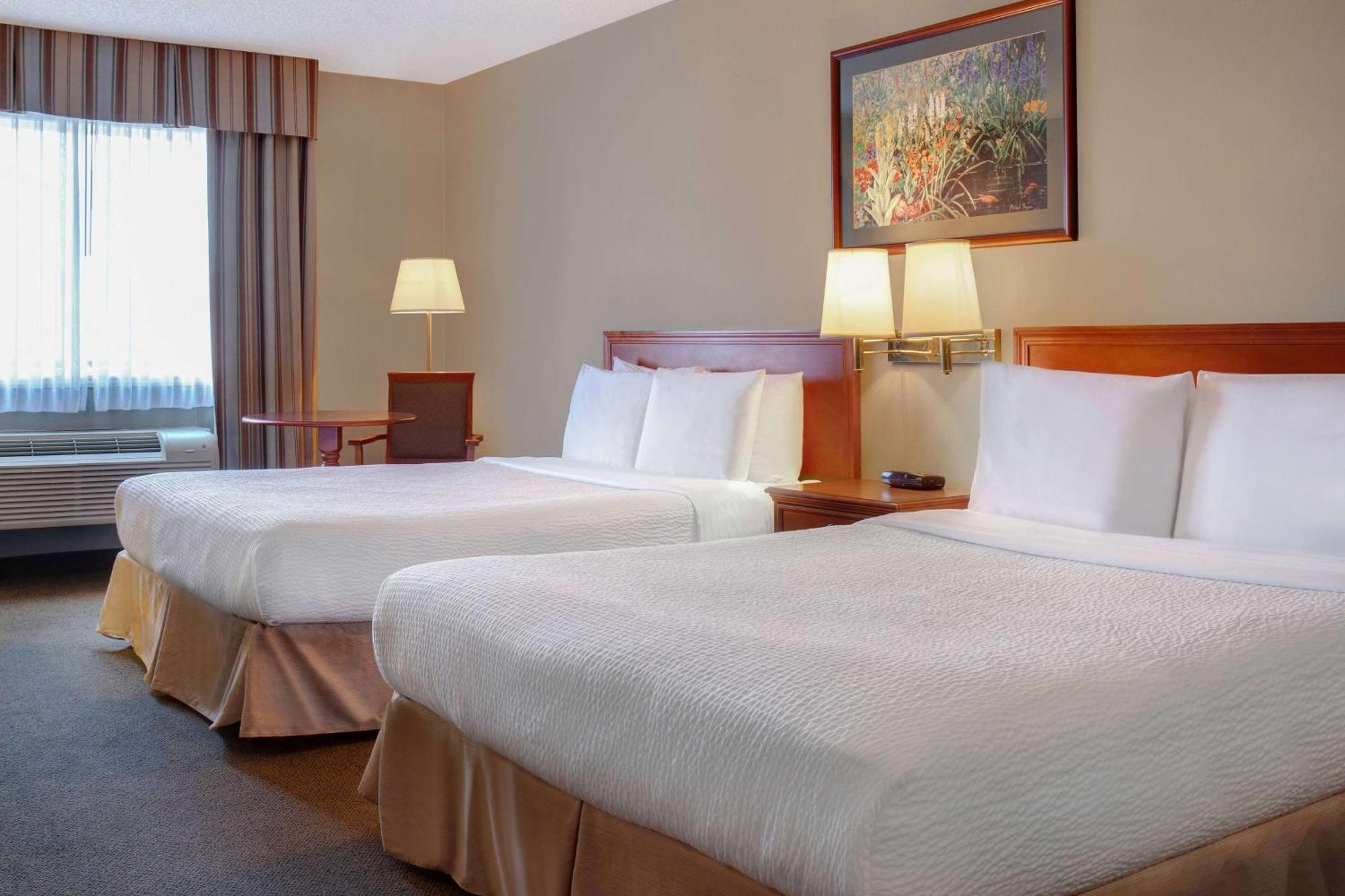 Days Inn By Wyndham Whitecourt Esterno foto