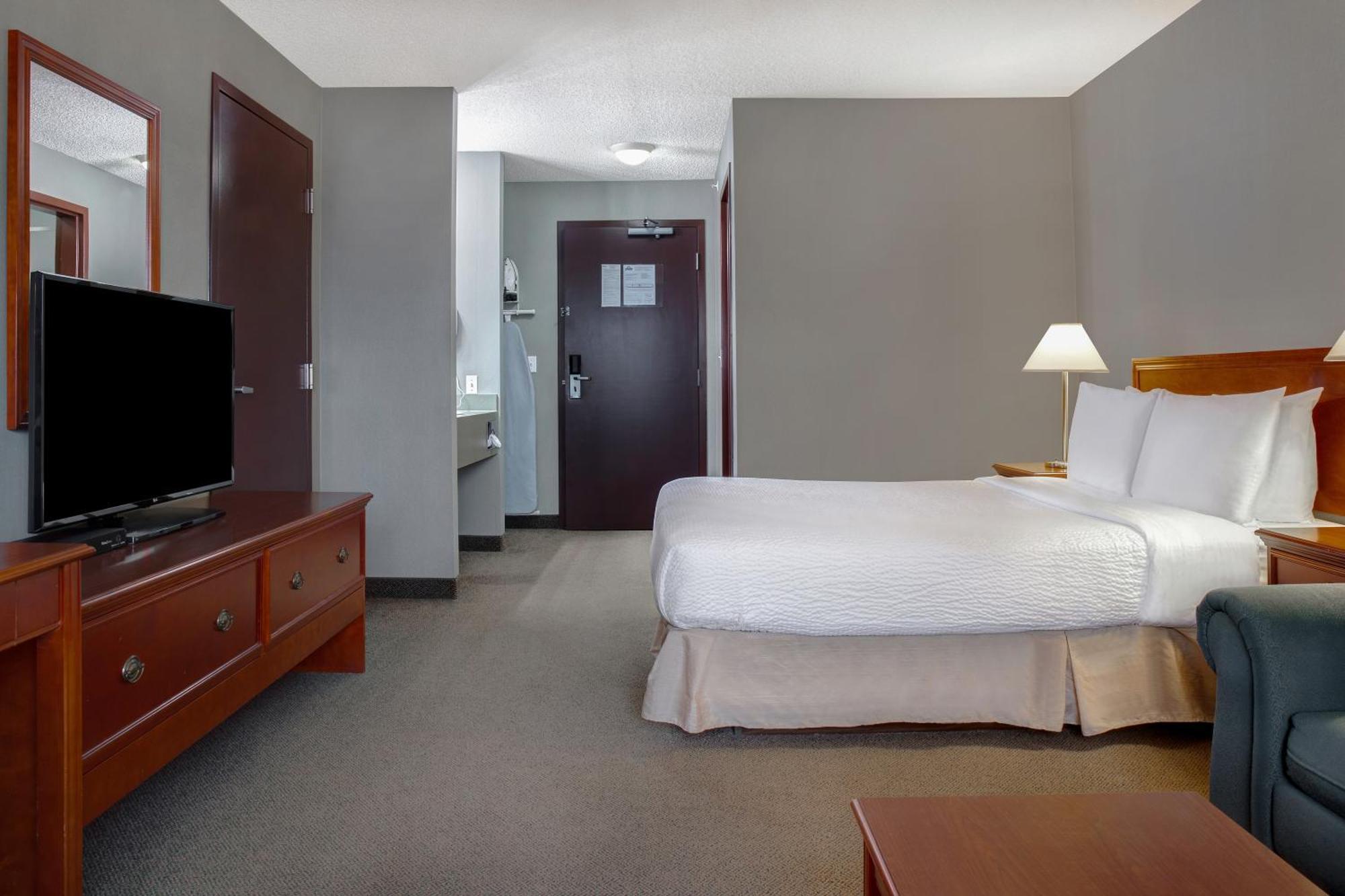 Days Inn By Wyndham Whitecourt Esterno foto