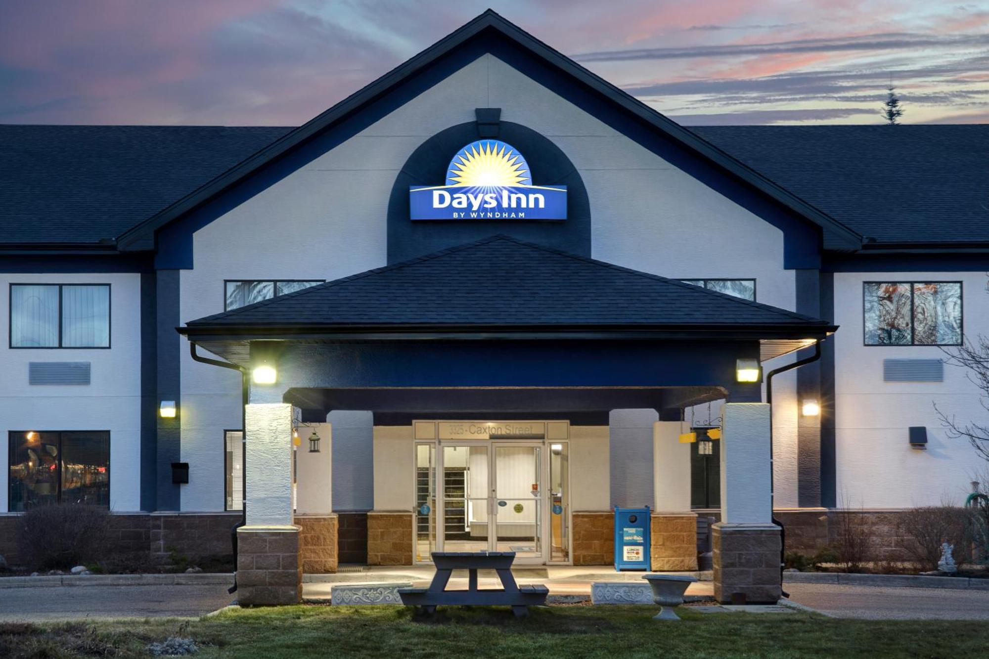 Days Inn By Wyndham Whitecourt Esterno foto