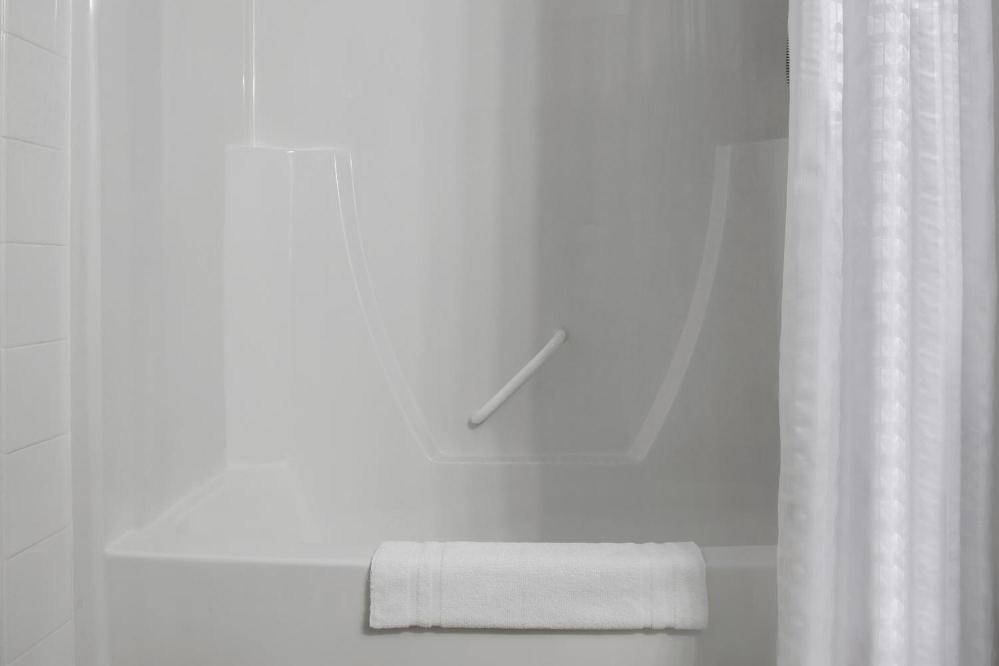 Days Inn By Wyndham Whitecourt Esterno foto