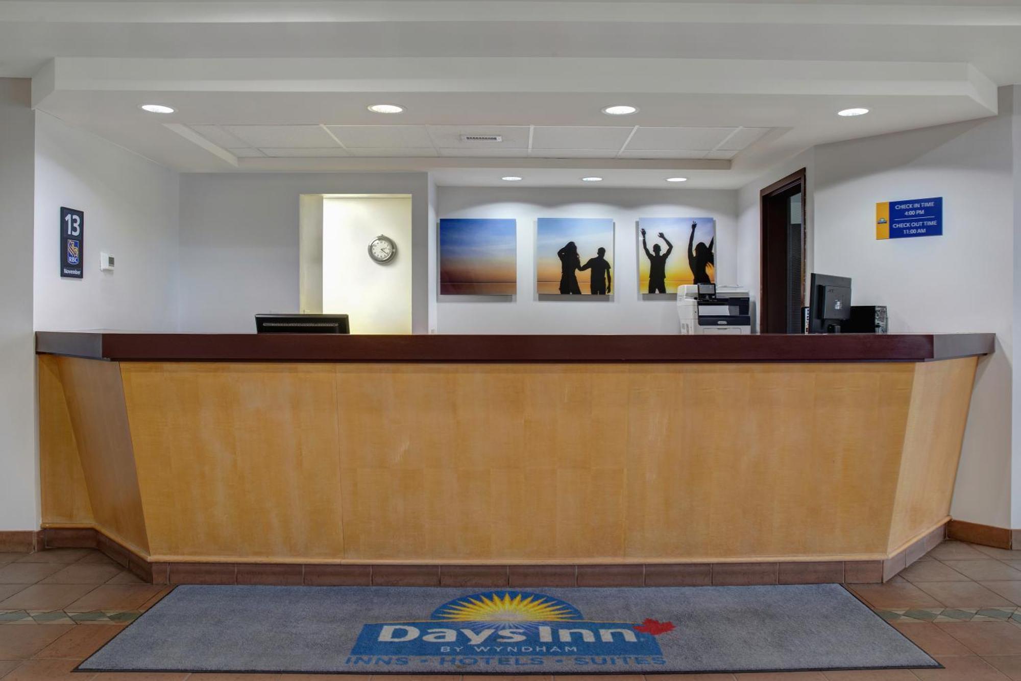 Days Inn By Wyndham Whitecourt Esterno foto