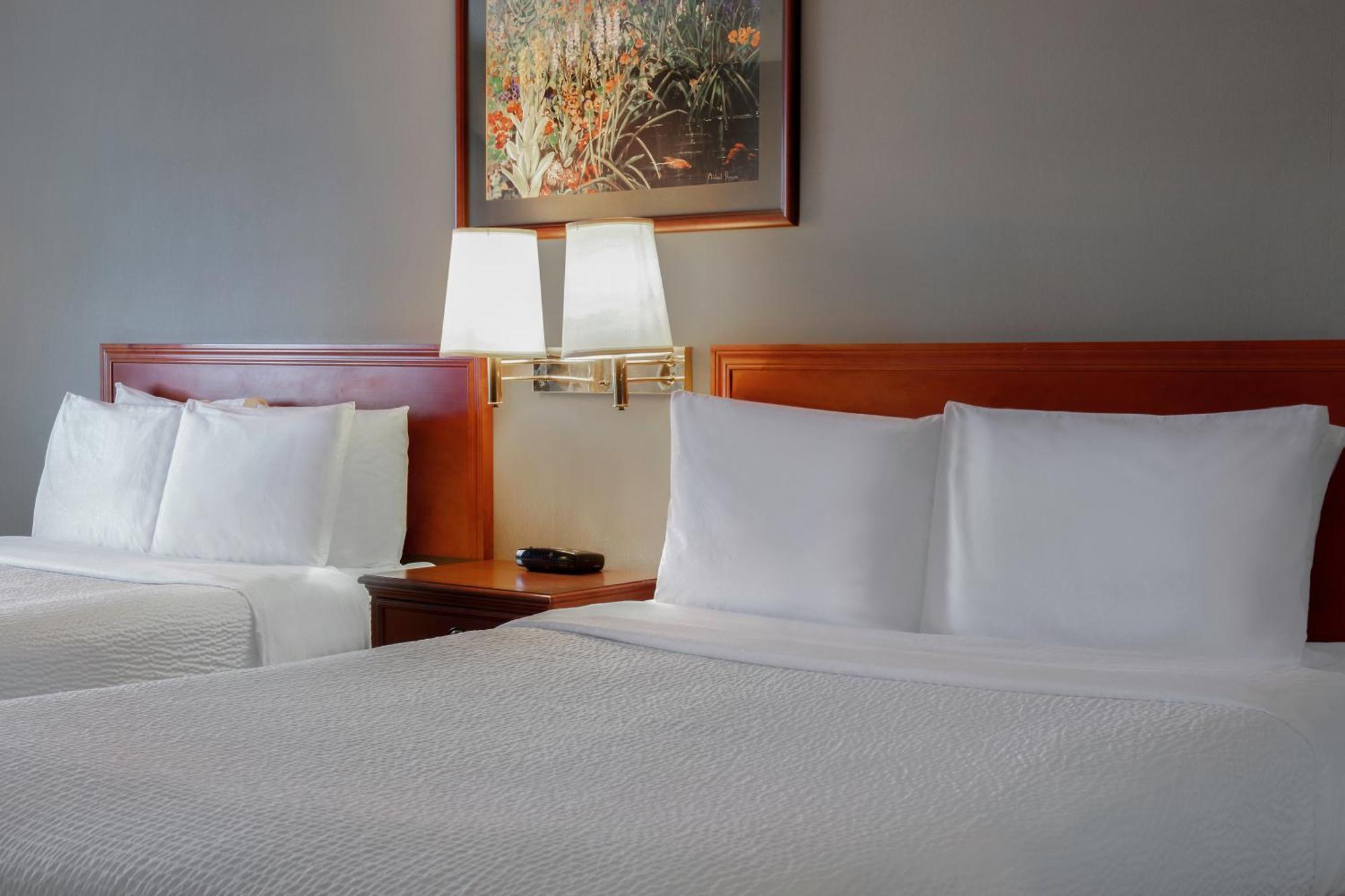 Days Inn By Wyndham Whitecourt Esterno foto
