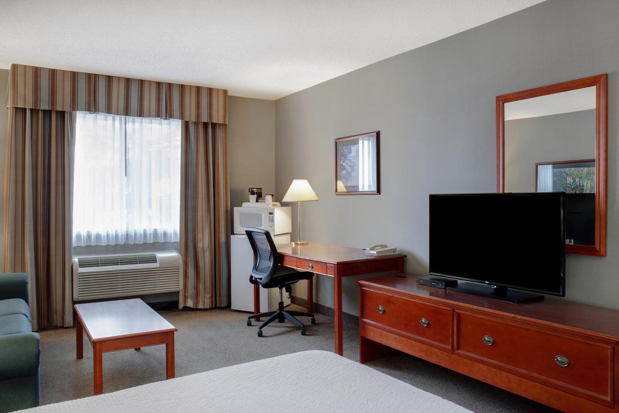 Days Inn By Wyndham Whitecourt Esterno foto