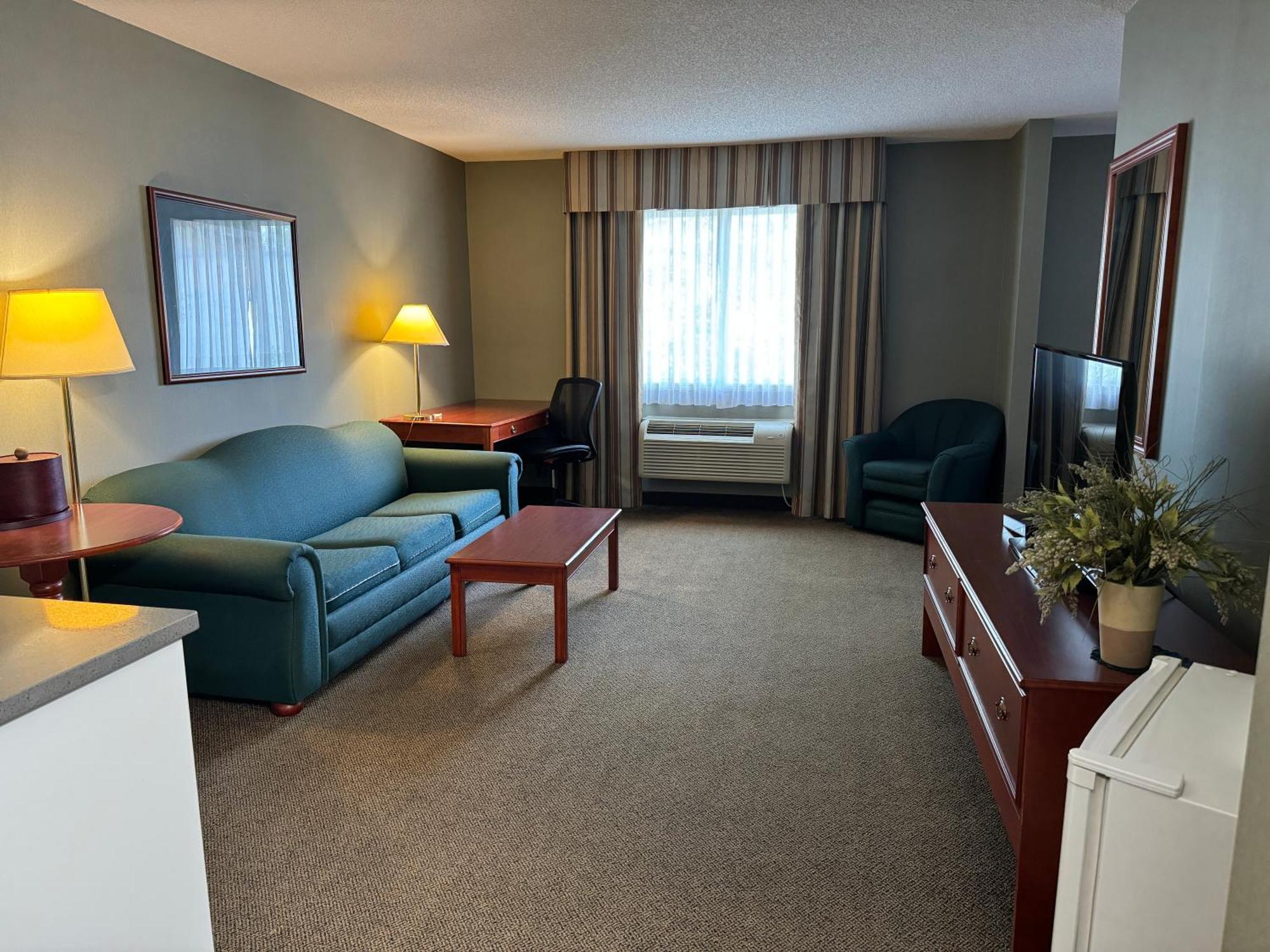Days Inn By Wyndham Whitecourt Esterno foto